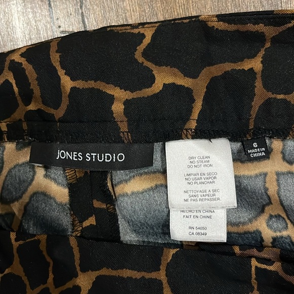 jones studio brown and black pebble print capri pants - Picture 4 of 4